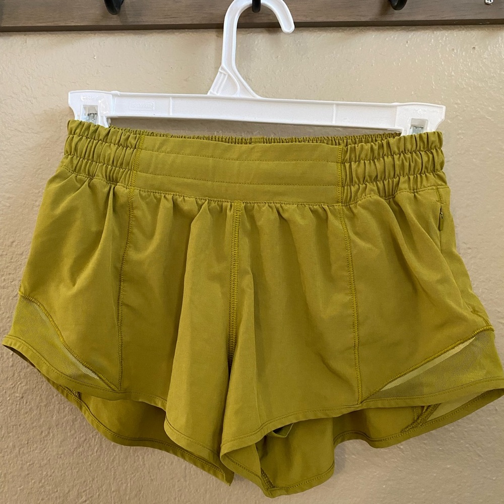 Lululemon size 4 hotty hot short